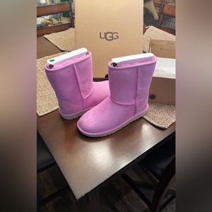 New! Girls uggs